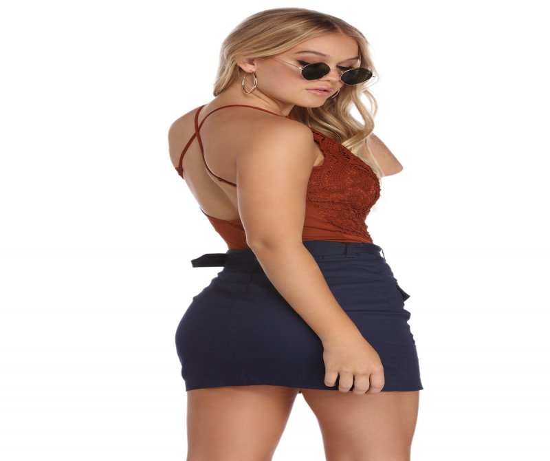 TableClothsUs Scalloped Lace Bodysuit