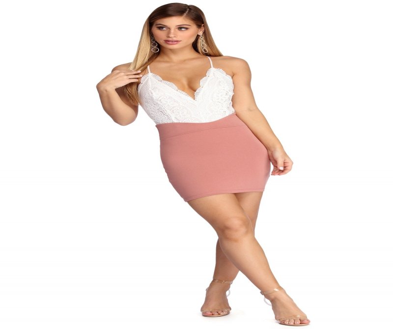 TableClothsUs Scalloped Lace Bodysuit